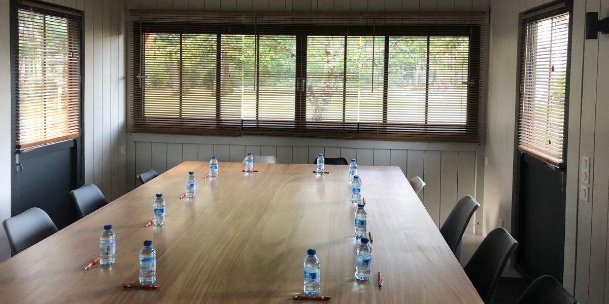 moyenne salle de réunion dans les landes