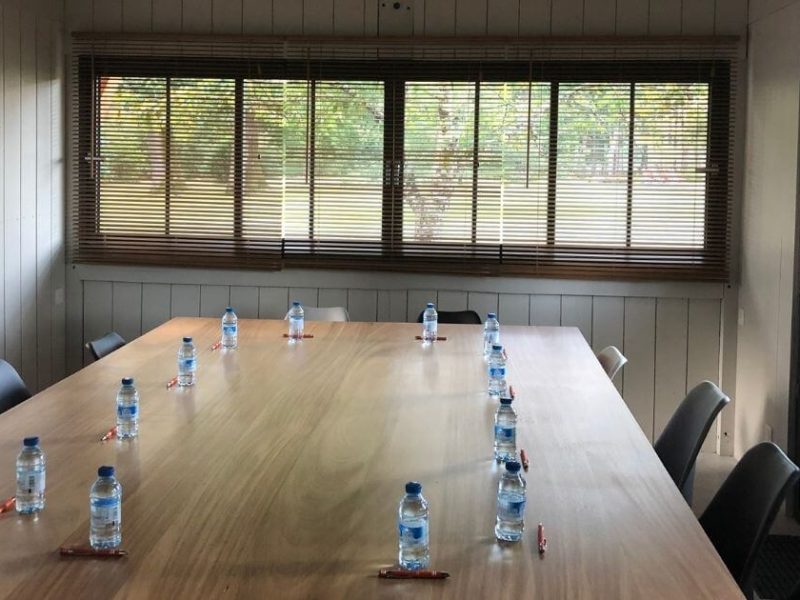 moyenne salle de réunion dans les landes